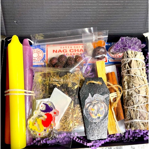NWT Enchanting Hocus Pocus Themed Witch Box - Embrace Magic and Mystery! - Picture 3 of 7